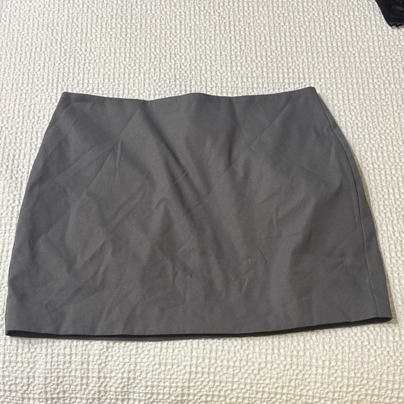 Elegant Gray Mini Skirt - Picture 1 of 3